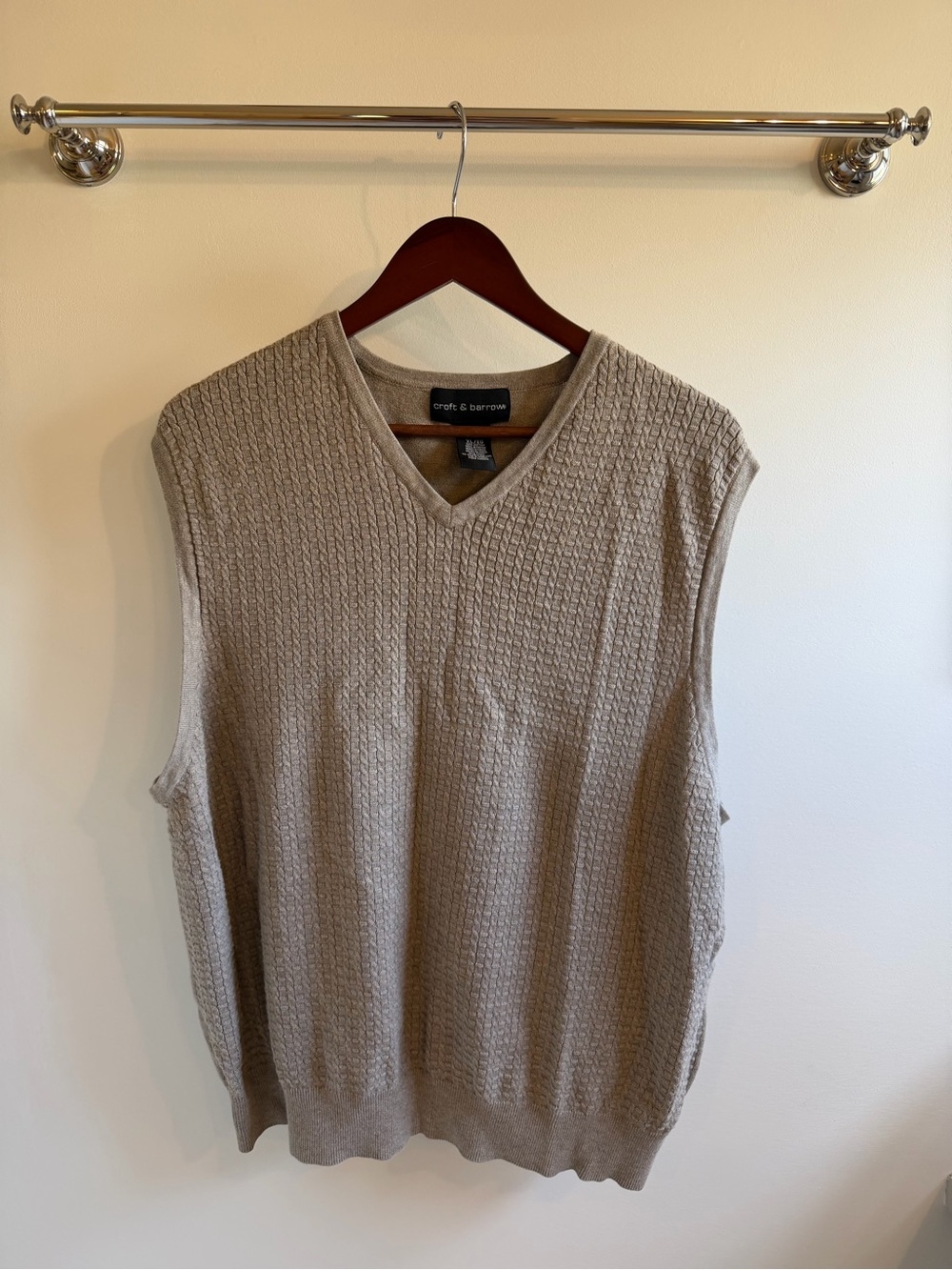croft & barrow Men's V-Neck Sweater Vest in Taupe